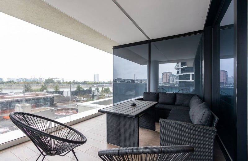 Alquiler de un piso luminoso de 3 habitaciones, 84 m², en el complejo residencial BW Terraces, Belgrado, Serbia